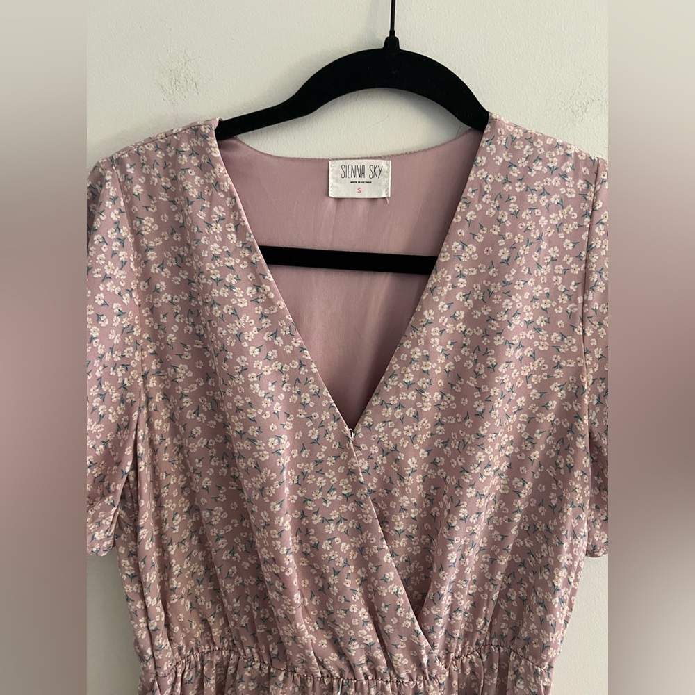 Sienna Sky Mauve Floral Wrap Midi Dress – Size Small - Picture 4 of 6